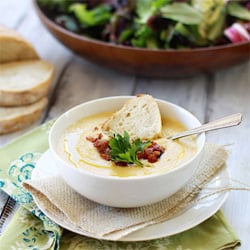 Roasted Garlic and Cauliflower Soup
