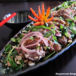 Boi Tai Me (Tamarind Beef Salad)