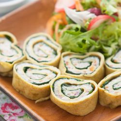 Egg Spinach and Squid Roll Recipe