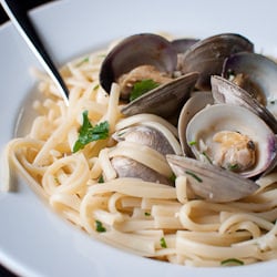 Linguine with Clams in Sake Chili