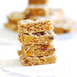 Apricot-Raisin Oatmeal Bars