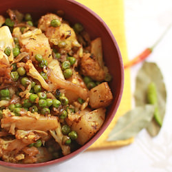 Gobi Matar/Cauliflower cooked with
