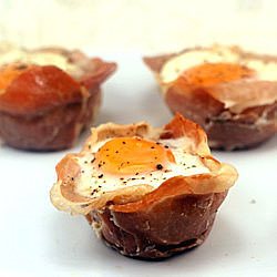 Eggs in Prosciutto Cups