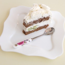 Cake with Cream and Kiwi