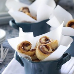 Itty Bitty Cinnamon Roll Bites
