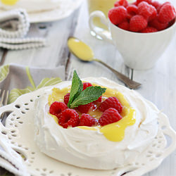 Individual Pavlovas with Lemon Curd