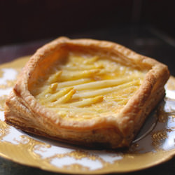 White Asparagus in Puff Pastry