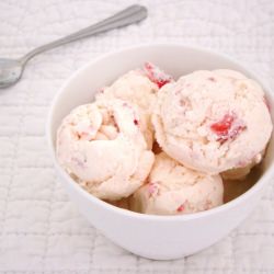 Fresh Strawberry Ice Cream