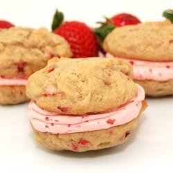 Strawberry Whoopie Pies