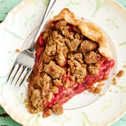 Strawberry Rhubarb Crumb Pie