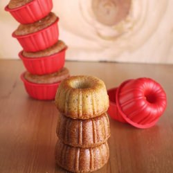 Mini Bundt Cakes for Little Guests