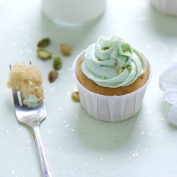 Pistachio & White Chocolate Cupcakes