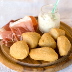 Coccoli con Prosciutto e Stracchino