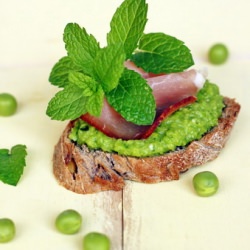 Fresh Peas,Mint, Parmesan Crostini
