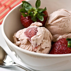 Homemade Strawberry Ice Cream