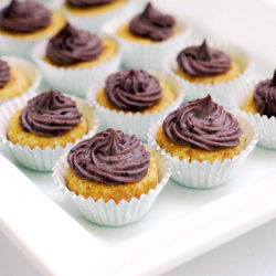 Raw Mulberry-Coconut Cupcakes