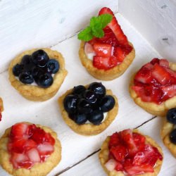 Itsy Bitsy Berry Cream Pies