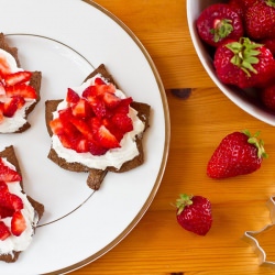 Strawberry Cheesecake Bites