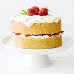 White Chocolate Strawberry Cake