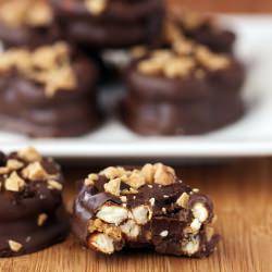 Chocolate PB Pretzel Bites