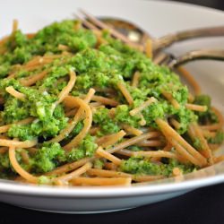 Spaghetti with Broccoli Sauce