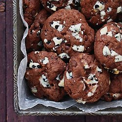 Cookies & Cream Brownie Cookie
