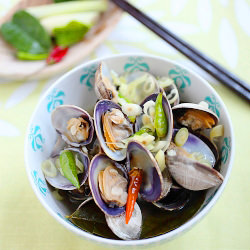 Thai-Style Steamed Clams