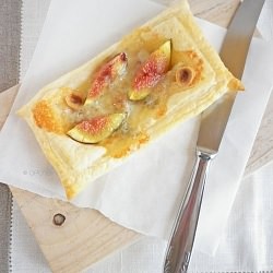 Pastry with Figs and Gorgonzola