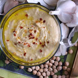 Roasted Garlic and Sriracha Hummus