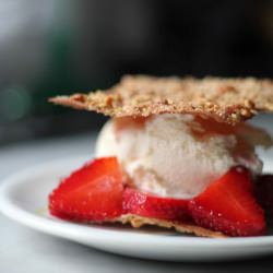 Crispy Wontons with Strawberries