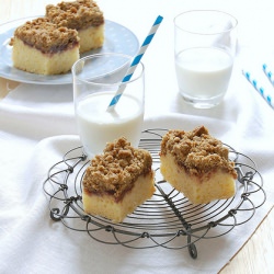 Blackberry Jam Crumb Cake