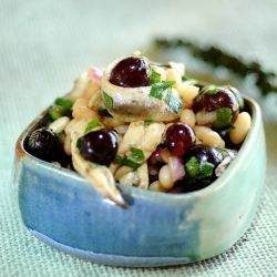 Beans, Anchovies and Grapes Salad