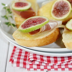 Bruschetta with Prosciutto and Figs