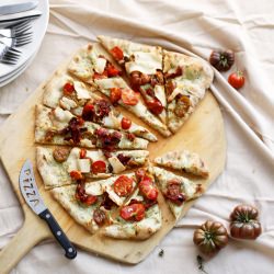 Heirloom Tomato & Cheese Pizza