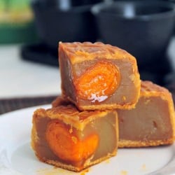 Traditional Mooncake vs Snowskin