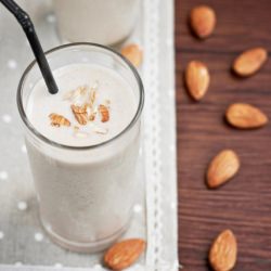 Banana and Almonds Smoothie