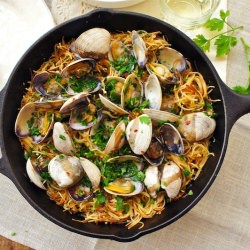 Spaghetti and Clams In a Skillet