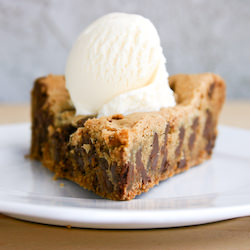 Skillet-Baked Chocolate Chip Cookie