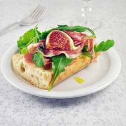 Bruschetta with Figs and Proscuitto
