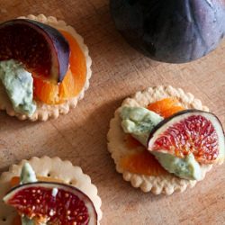 Fig, Gorgonzola, and Apricot Bite