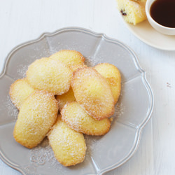 Madeleines with Nutella
