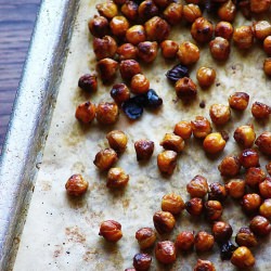 Pumpkin Spice Roasted Chickpeas