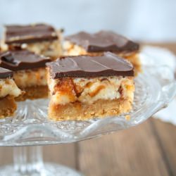 Butterfinger Cheesecake Bars