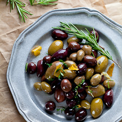 Marinated Olives with Garlic