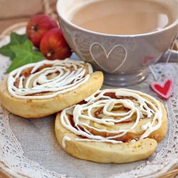 Cinnamon Rolls with Apple