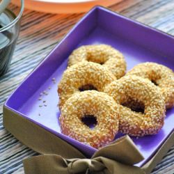 Cookies with Wine and Sesame