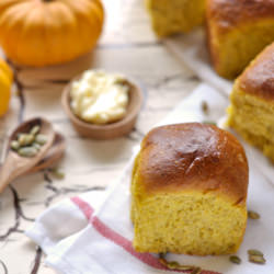 Pumpkin Dinner Rolls