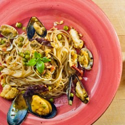 Clams, Mussels & Chili Spaghetti
