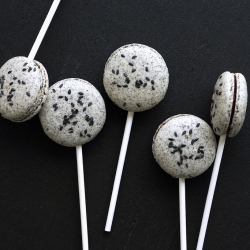 Sesame Macarons and Giveaway