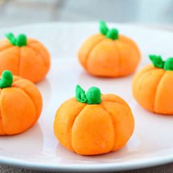 DIY Marshmallow Fondant Pumpkins